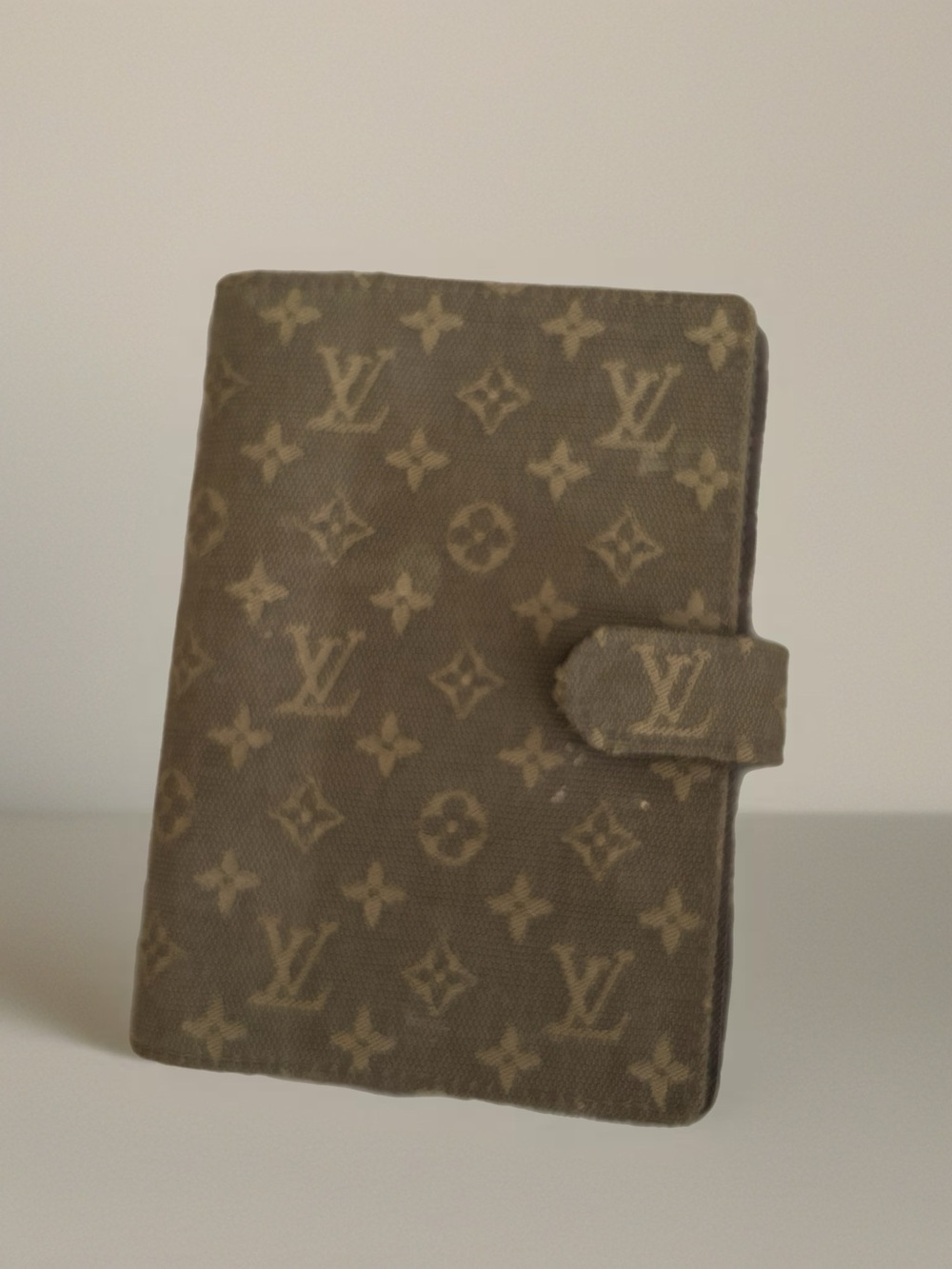 VINTAGE Louis Vuitton Monogram Canvas small agenda ring cover in Olive Green